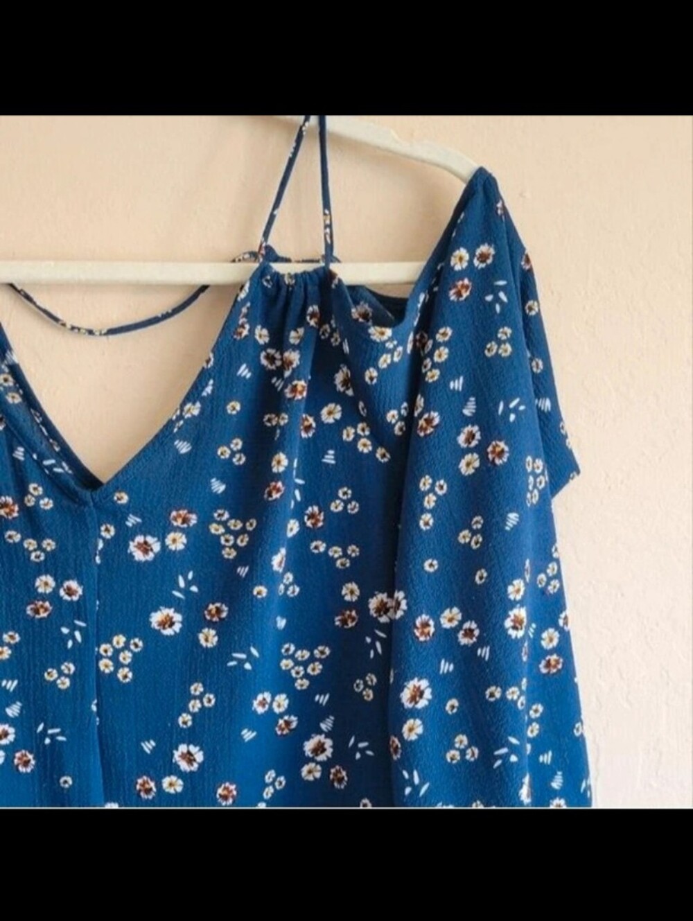Crescent Blue Floral Cold Shoulder Blouse Small Strappy V-Neck 3/4 Sleeve - Picture 3 of 5